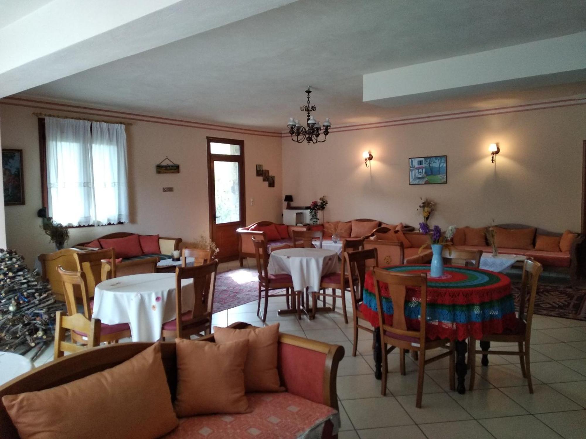 To Spiti Tis Irinis Hotel Vitína Kültér fotó